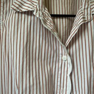 sleeveless button up top